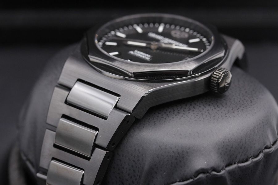 Girard Perregaux Laureato 81010-32-631-32A